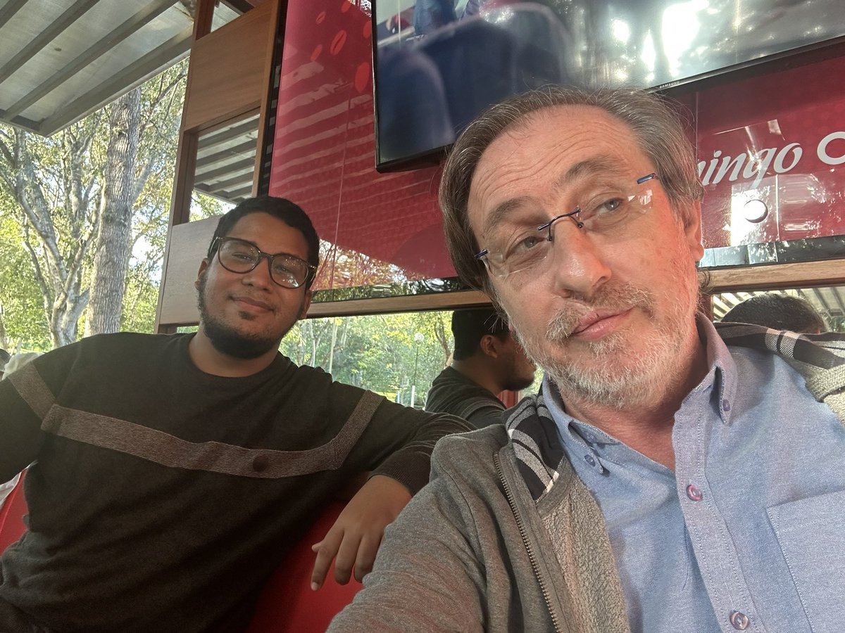 El regreso a los cafés políticos de <a href="/aippucmm/">Asociación de Ideas Políticas</a> no pudo haber sido en mejor momento. Si no me creen pregúntenle a <a href="/TeDeJagua/">Julio C. Valentín Villa</a>