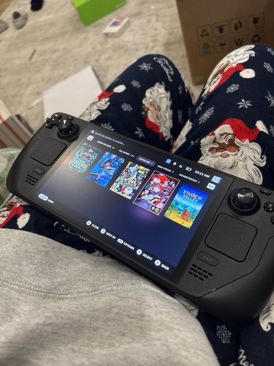 peganton's tweet image. im axtually crying first thing i did christmas day was download all 3 persona games