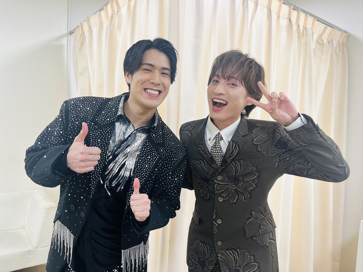 昨日！ラジオ収録後は
【昭和歌謡パレード】BSフジ
の番組収録に行ってました！！

千昌夫さんが、この前の国際フォーラムの時に一緒だったのを覚えて下さっていて、というか！パフォーマンスがかなり印象的だったらしく、頑張れよー！！とエールを送って下さいました🥹！！
平松賢人頑張ります！！