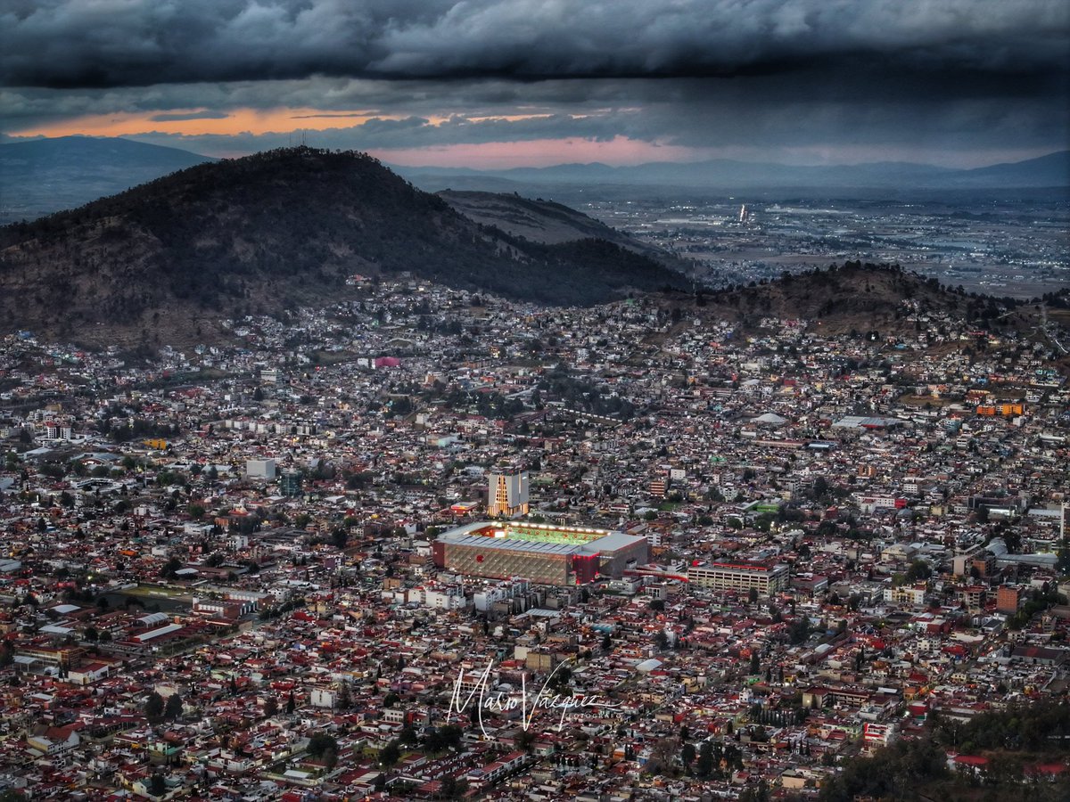 mvazquez71's tweet photo. La fría ciudad de Toluca y su estadio de futbol https://t.co/bvknjDxswf