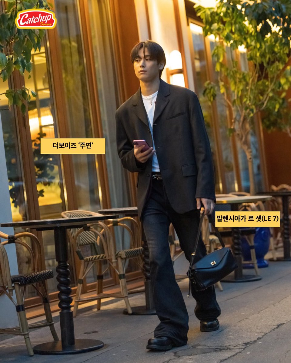 115kitten's tweet image. 260123 캐치업 소스 인스타 #주연 

스트릿 포토에서 발견된 발렌시아가 백 모음집👜
발렌시아가의 여름 26 컬렉션에서 선보인 볼레로 백과 르 셋