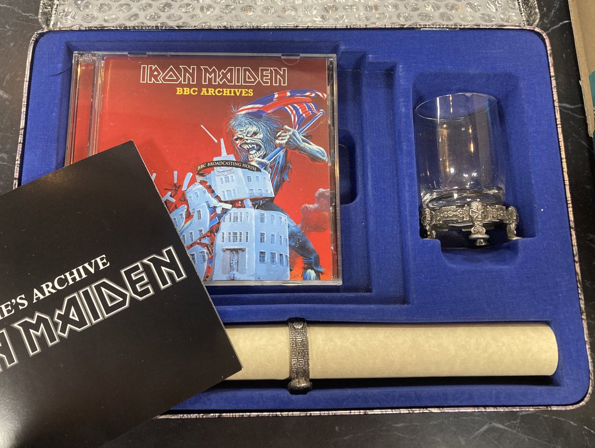 アイアン・メイデン/鋼鉄の刻(とき)～エディーズ・アーカイヴ～ Amazon