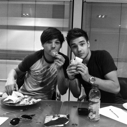 DIRECTIONACERVO's tweet image. "não vá onde eu não possa ir atrás"