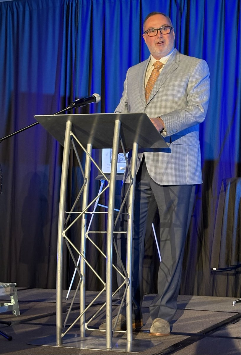 Thank you Andy Barker, 2025 chamber president and congratulations Roddy Grimes, 2026 president!