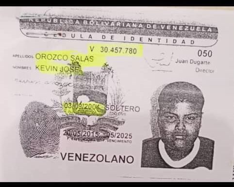 Juanegron's tweet image. 🚨 ALERTA 🇻🇪

Ayer falleció Yarelis Salas, madre del preso político Kevin Orozco, detenido por protestas postelectorales.

Murió tras hacer vigilia en Tocorón, sin poder verlo.

Exigimos su libertad inmediata para que pueda despedirse de su madre.