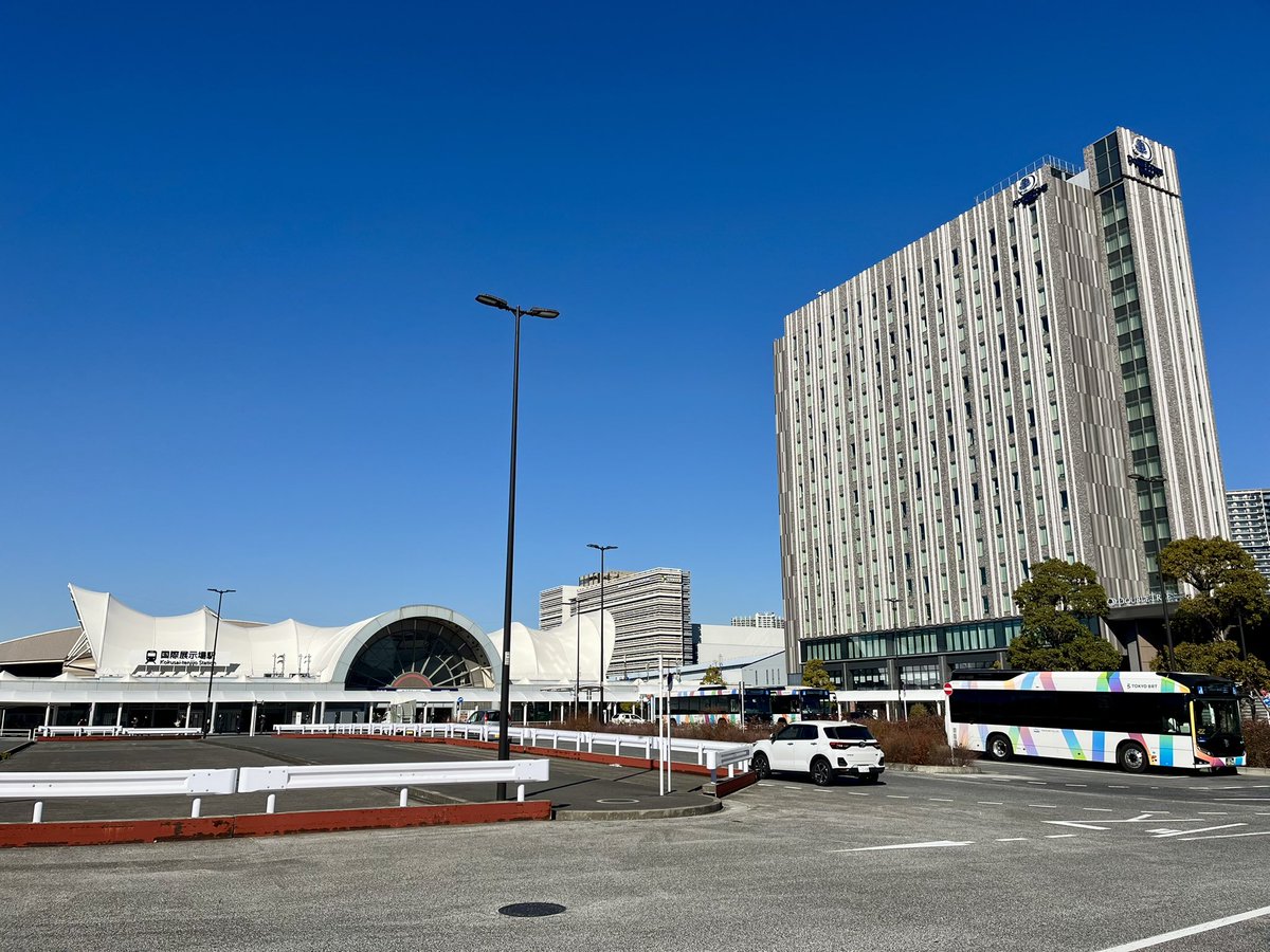 今日は朝イチから東京ビッグサイト🗼
そして午後から日本橋…🚌いやはや公共交通機関のアクセス知らず、オノボリ感全開やでしかし。
と、東京BRTってなに？

とりあえず天気は快晴🌞気分は良いのだぁ