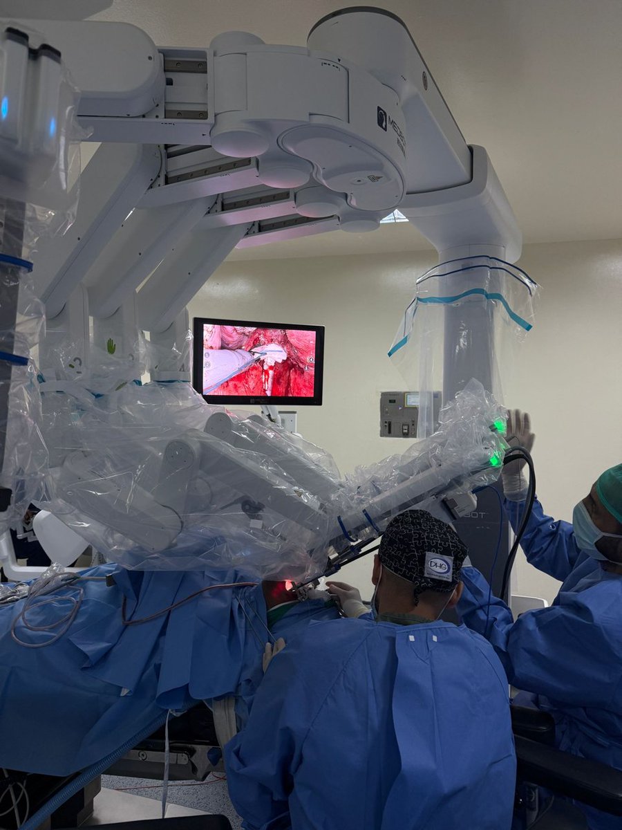 MedBotSurgical's tweet photo. In collaboration with Zain Hospital and the Kuwait Ministry of Health, Dr. Mutlaq Al-Sihan successfully completed the world’s first robotic resection of a tongue base mass using the Toumai® system outside of China
 #Robot #science https://t.co/XBb3ces4Ia