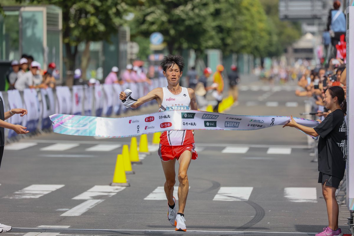 HKDMarathon's tweet image. 富士通陸上競技部の中村匠吾選手が引退発表しました😢
sports.jp.fujitsu.com/trackfield/new…

長い間、お疲れ様でした😀
そして、たくさんの夢と感動をありがとうございました🙇‍♂️🙇‍♀️

＊写真は優勝した北海道マラソン2024

#中村匠吾 #富士通陸上競技部 
#北海道マラソン2026 #北海道マラソン #道マラ…