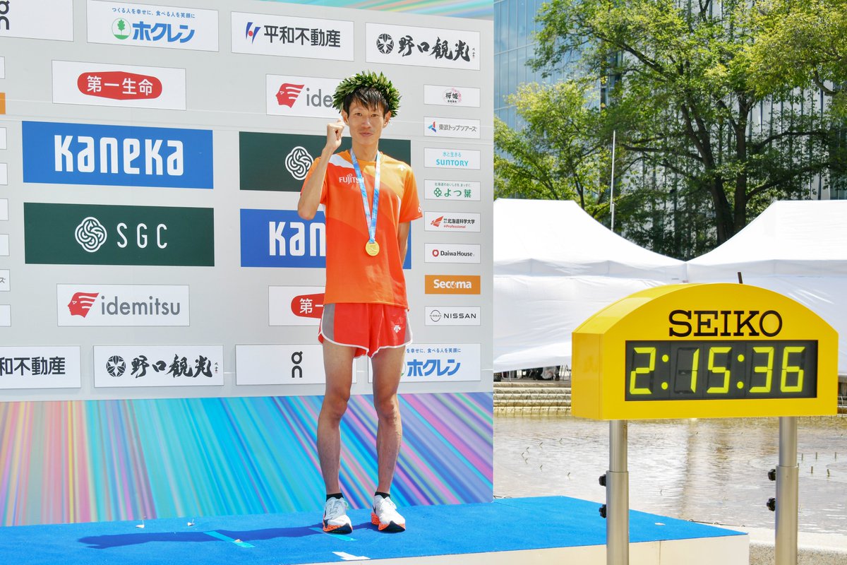 HKDMarathon's tweet image. 富士通陸上競技部の中村匠吾選手が引退発表しました😢
sports.jp.fujitsu.com/trackfield/new…

長い間、お疲れ様でした😀
そして、たくさんの夢と感動をありがとうございました🙇‍♂️🙇‍♀️

＊写真は優勝した北海道マラソン2024

#中村匠吾 #富士通陸上競技部 
#北海道マラソン2026 #北海道マラソン #道マラ…