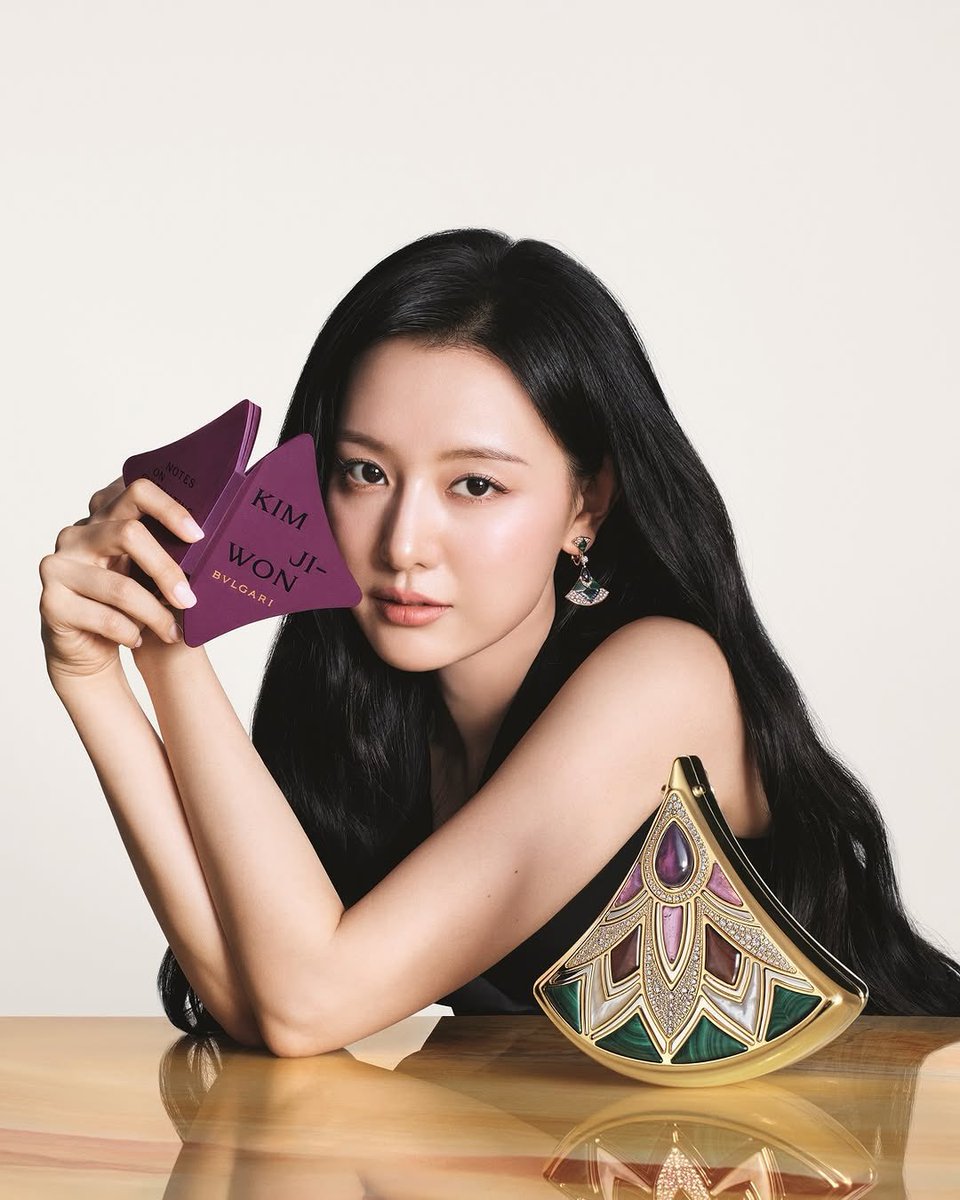 kjwbase's tweet image. Kim Jiwon stuns in Bvlgari new photoshoot. 

#KimJiWon #김지원