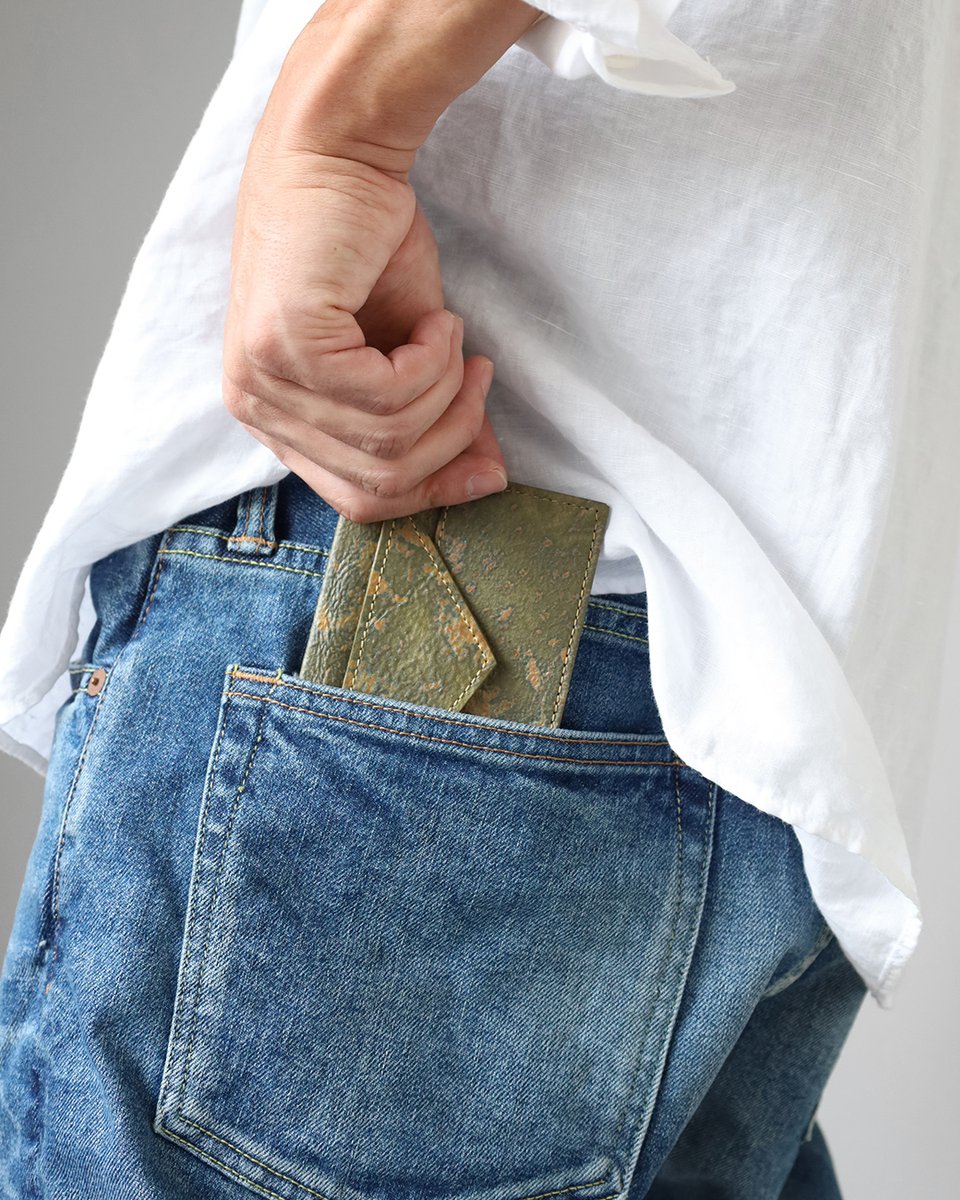 錆を纏う革。
keuの錆エイジングレザー フラグメントケース。
約1cmの薄さと35gの軽さを備えた、現代的ミニマムウォレット。
👉craftcafe.store/products/h1311