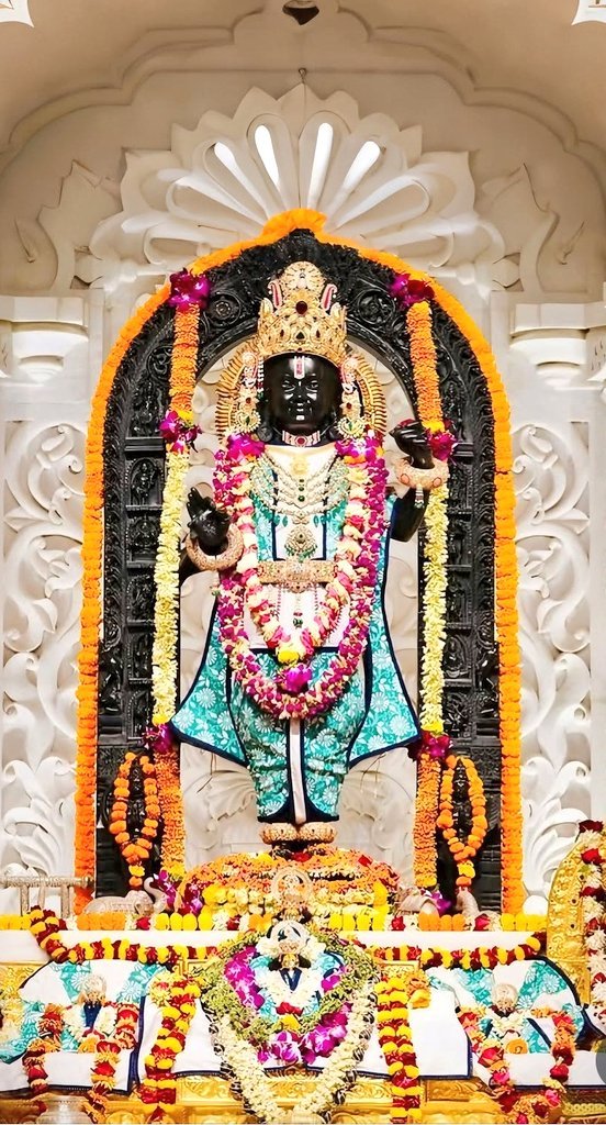 मर्यादा, त्याग, साहस और धर्म का नाम है श्री राम।
जो स्वयं कष्ट सहकर भी लोककल्याण का मार्ग दिखाएँ,
जो सत्ता में रहकर भी अहंकार से ऊपर रहें,
और जो हर युग में मानवता को
कर्तव्य, चरित्र और संस्कार की सीख दें..
वही हैं प्रभु श्रीराम। ✨

श्री राम केवल इतिहास नहीं,
वे आज भी हमारे