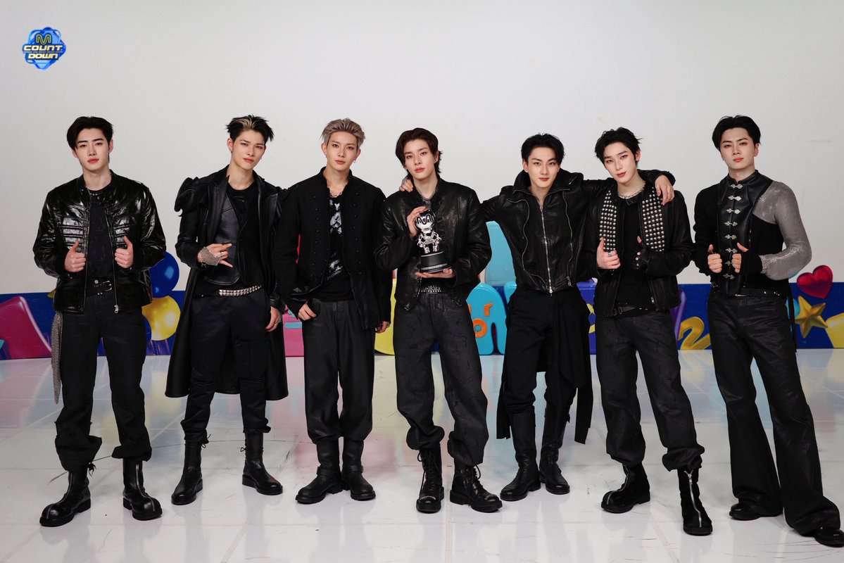 MnetMcountdown's tweet image. #MCOUNTDOWN EP.913
1월 4주🏆No.1 of the Week! 🏆
#ENHYPEN #엔하이픈 - #Knfe 

₍ᐢ.ˬ.ᐢ₎🎉축하합니다 *:･ﾟ✧