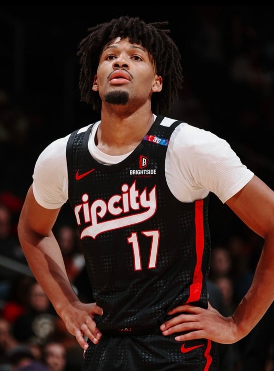 Shaedon Sharpe over the last 4 games:

25.8 PPG
6.5 RPG
3.0 APG
2.3 SPG
49.3% FG
45.2% 3P
81.0% FT
32.6 MPG