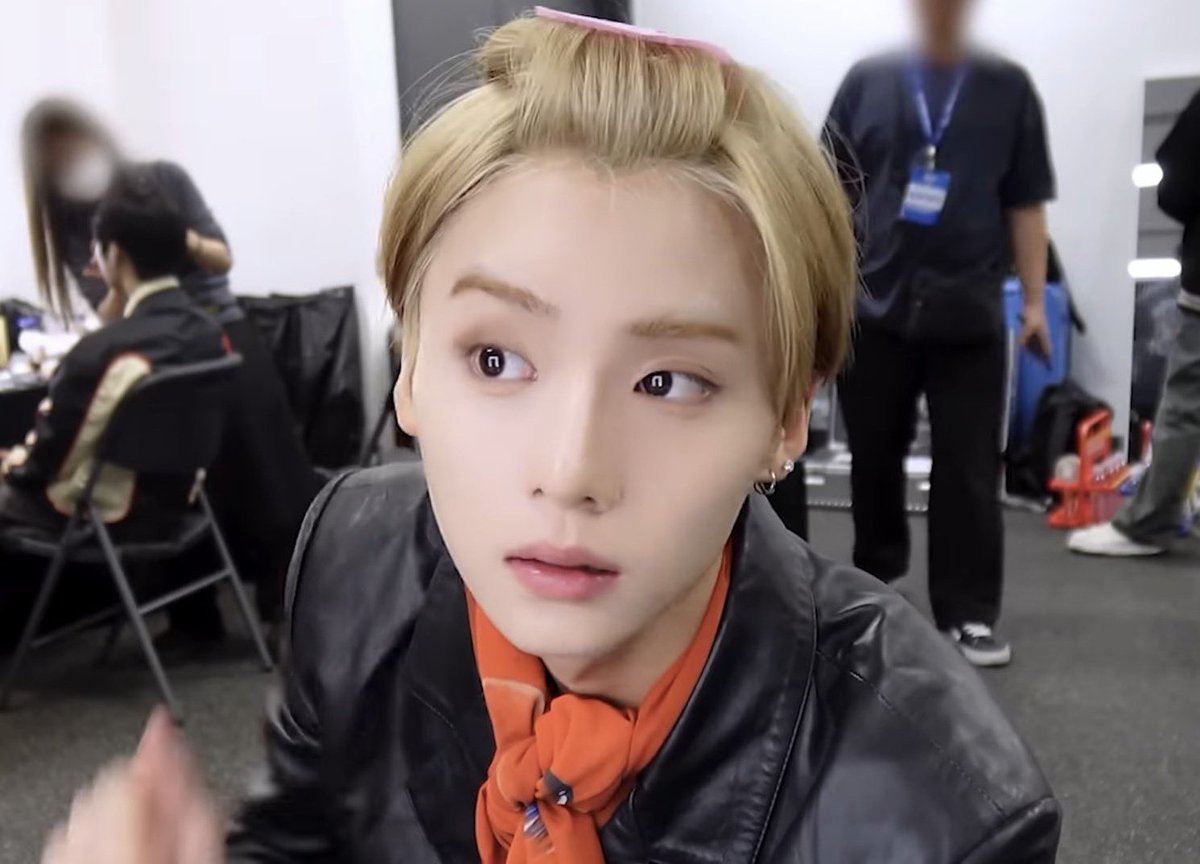 19wons's tweet image. sangwon and his prettiest scarf ♡