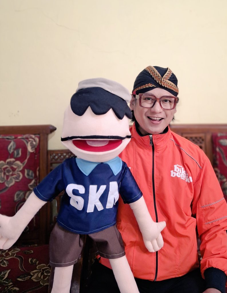 Bismillah

Untuk edukasi dan entertain pengungsi

Ventriloquist dummy SKM #bonekatangan

Info pembuat puppet cablak, wa 085728309759