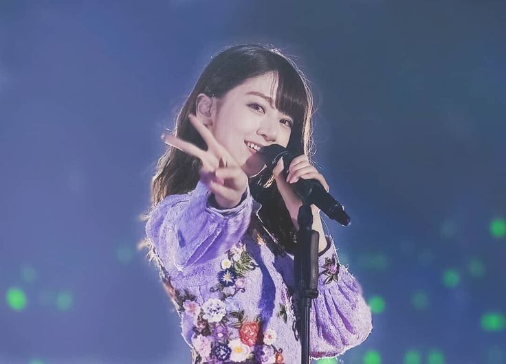 나나미가 인기가 얼마나 많았냐면
노기자카에는 선발,복신,센터라 있는데
센터-복신-선발 순으로 좋음 그걸 2012년
빙글빙글 커튼 부터 사요나라의 의미 까지
올복신 그리고 마지막 곡은 센터곡임
노기에서 유일하게 올복신 이였던 사람은
시라이시 마이,하시모토 나나미 밖게 없음