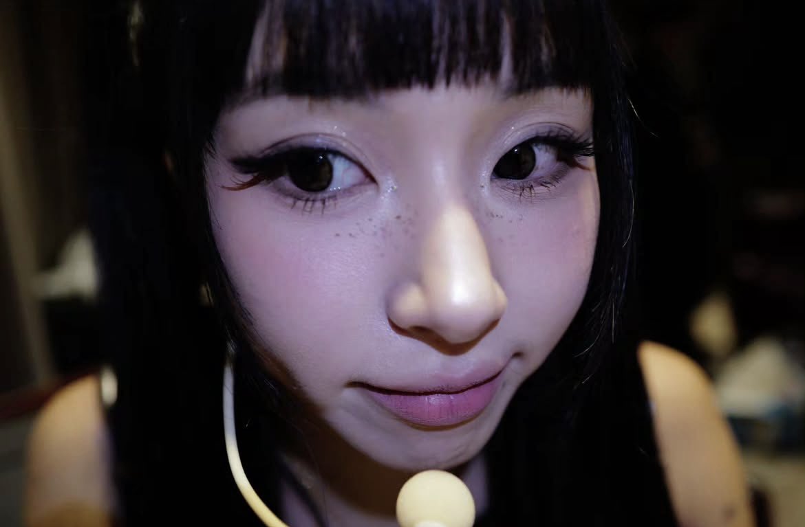 Jeongyeon                                     Chaeyoung
by Chaeyoung                              by Jeongyeon