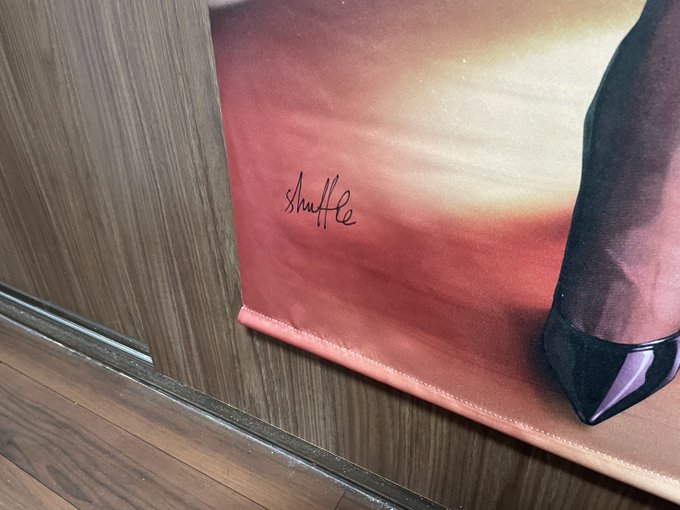 FANZA異世界オトコノコくじ 本日、ラッキー賞の shuffleさん 直筆サイン付 等身大リーフィルタペストリー 高精細複製原画 が送られたようです 当選者の方はもう少しお待ちください #異世界オトコノコくじ