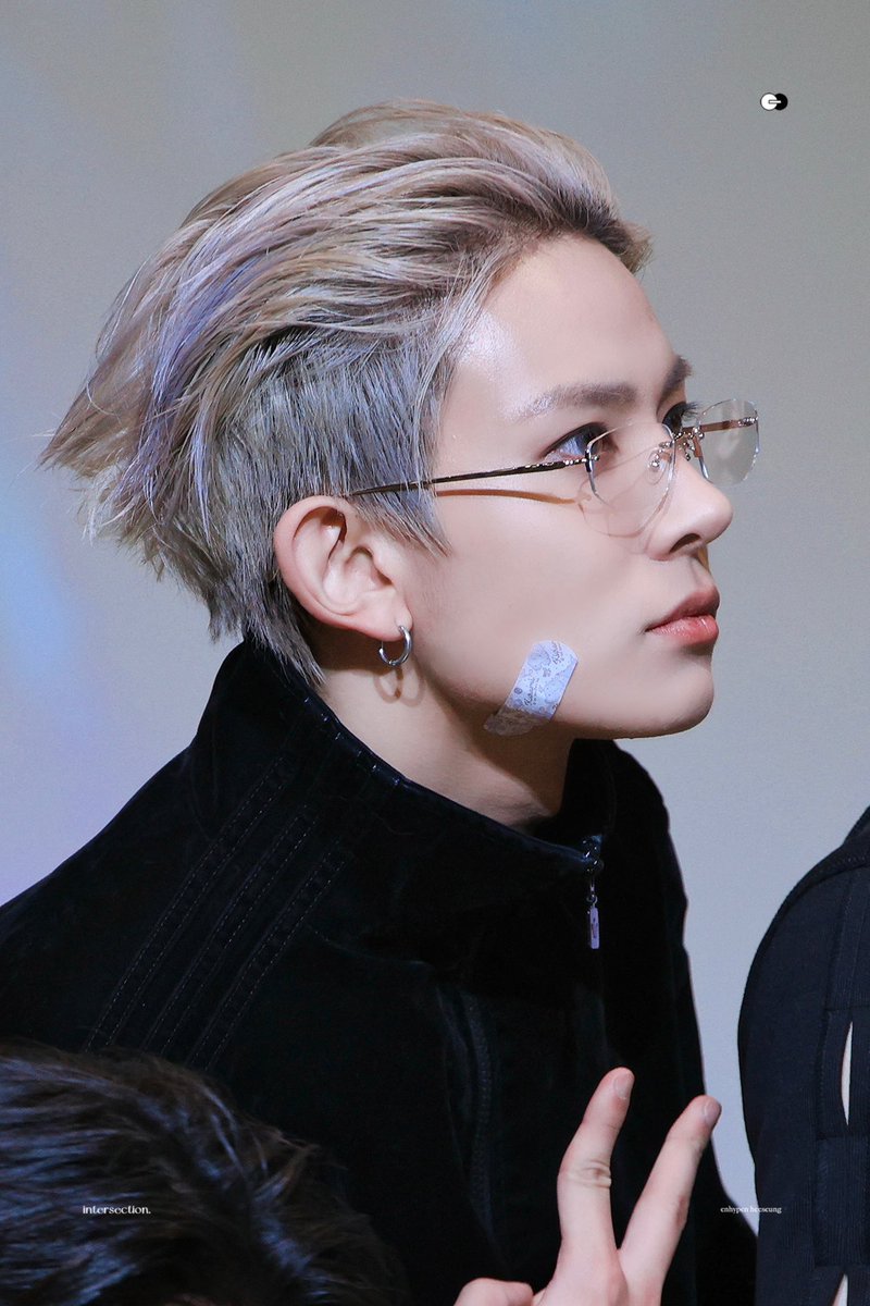 sunghoon. H-2 tweet media