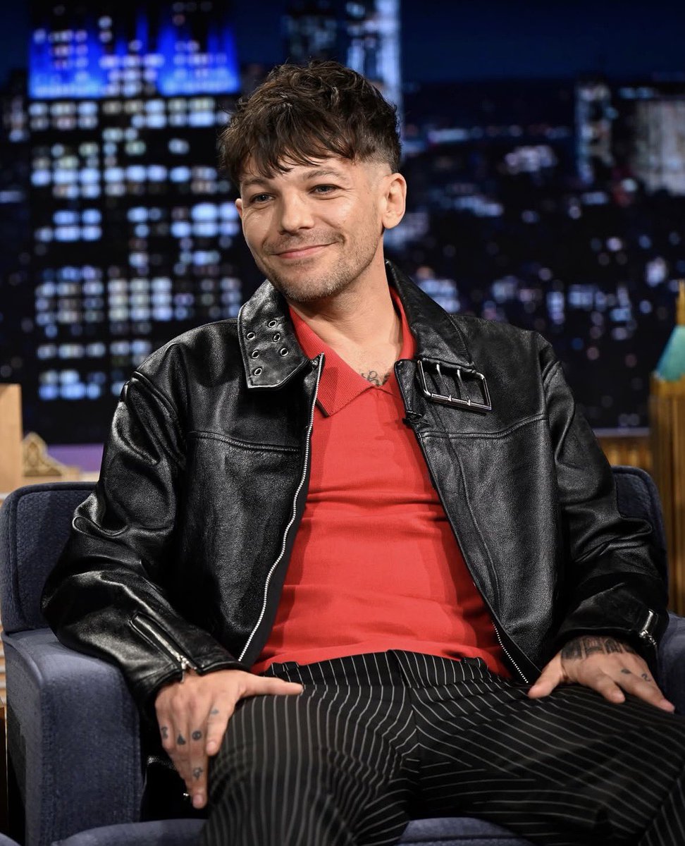 LTWorldUpdates's tweet photo. Louis Tomlinson durante la entrevista en The Tonight Show with Jimmy Fallon. https://t.co/C3KX91f4QY