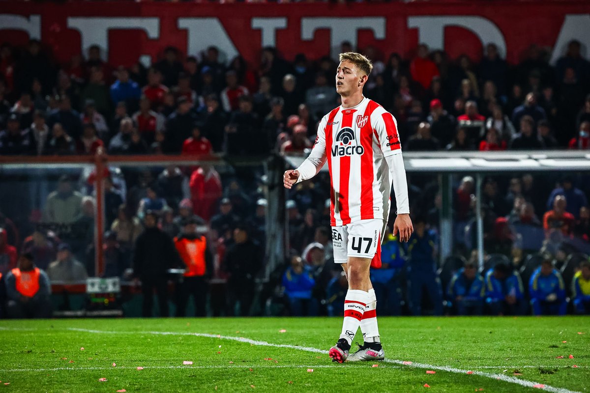 Un día alguien en el IACC dijo “mejor vendamos al mejor proyecto de 5 del país y caguemonos (y a el también) la vida mandándolo a jugar vs el Pato Lucas y Pluto mientras traemos a MacAllister, Mendez y Moyano, seguro así clasificamos a una puta copa internacional”