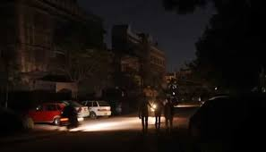 लखनऊ  यूपी के 75 जिलों में ब्लैकआउट मॉकड्रिल आज
75 जिलों में आज शाम 6 बजे ब्लैकआउट मॉकड्रिल
लखनऊ समेत प्रदेश में सायरन बजेगा, बिजली कटेगी
हवाई हमले की आपात स्थिति में तैयारी की मॉकड्रिल
सिविल डिफेंस, पुलिस, SDRF, NDRF का संयुक्त अभ्यास
फायर और स्वास्थ्य विभागों का संयुक्त अभ्यास