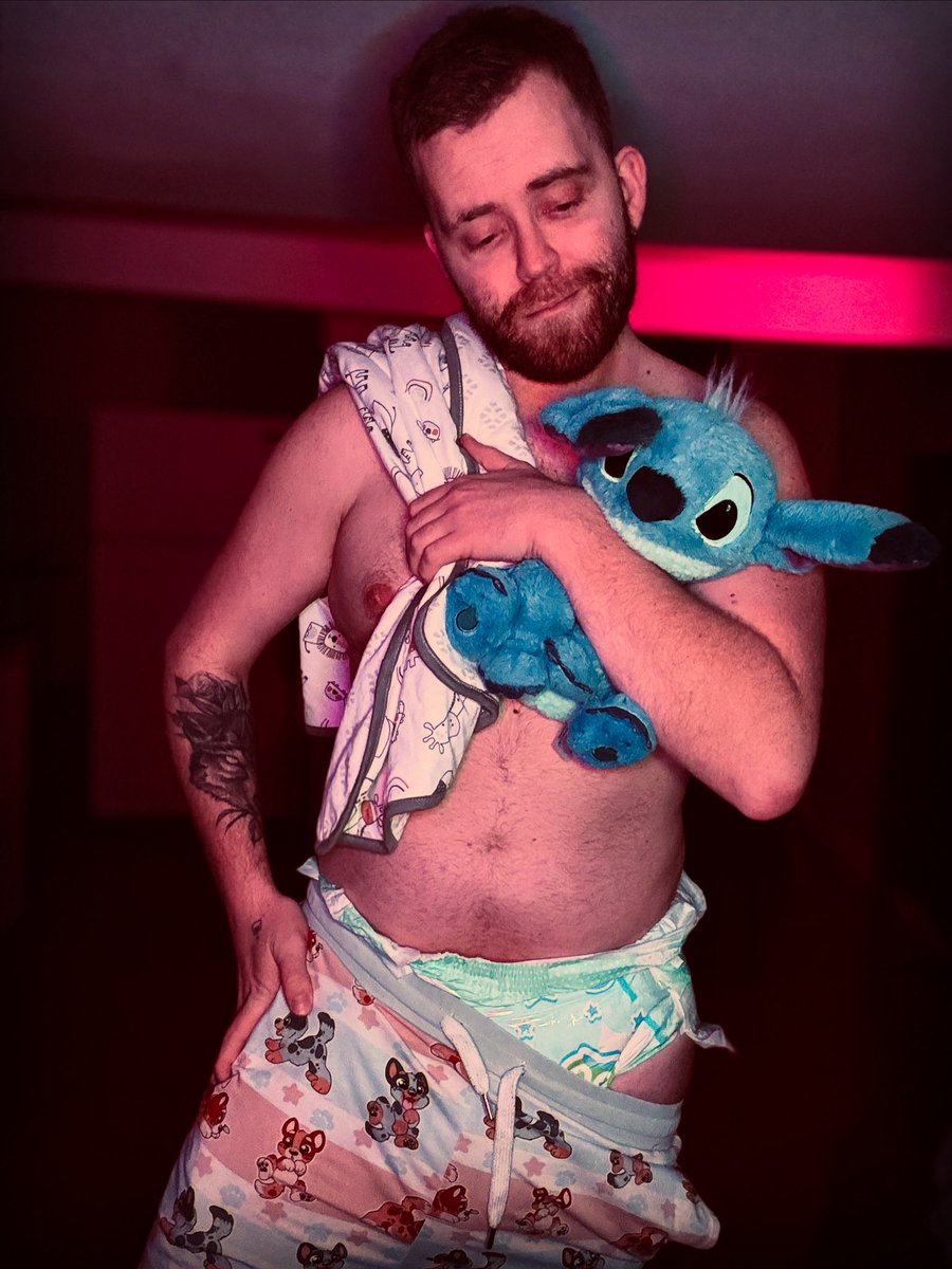 MaxenceLittle's tweet image. Daddy!! Stitch and I want to sleep really, really, really late! Look at my sweet eyes 🥺😇🦄
#abdl #abdlboy #abdlcommunity #diaperboy #diaperlover #ageplayer