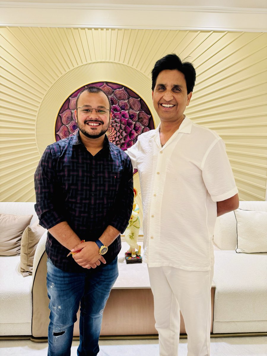 जिस दिन अक्षर अर्थ पाते हैं, जिस दिन वाणी को साधना मिलती है— उसी बसंत पंचमी के पुण्य क्षण में जन्मे शब्द-साधक को जन्मदिवस की विनम्र वंदना।
आदरणीय कुमार भैया , माँ सरस्वती की अनुग्रह-छाया आपके शब्दों को युगों तक लोक-चेतना का दीप बनाए रखे। 🙏🏻✨
<a href="/DrKumarVishwas/">Dr Kumar Vishvas</a>