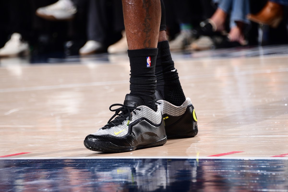 lebron james pe shoes