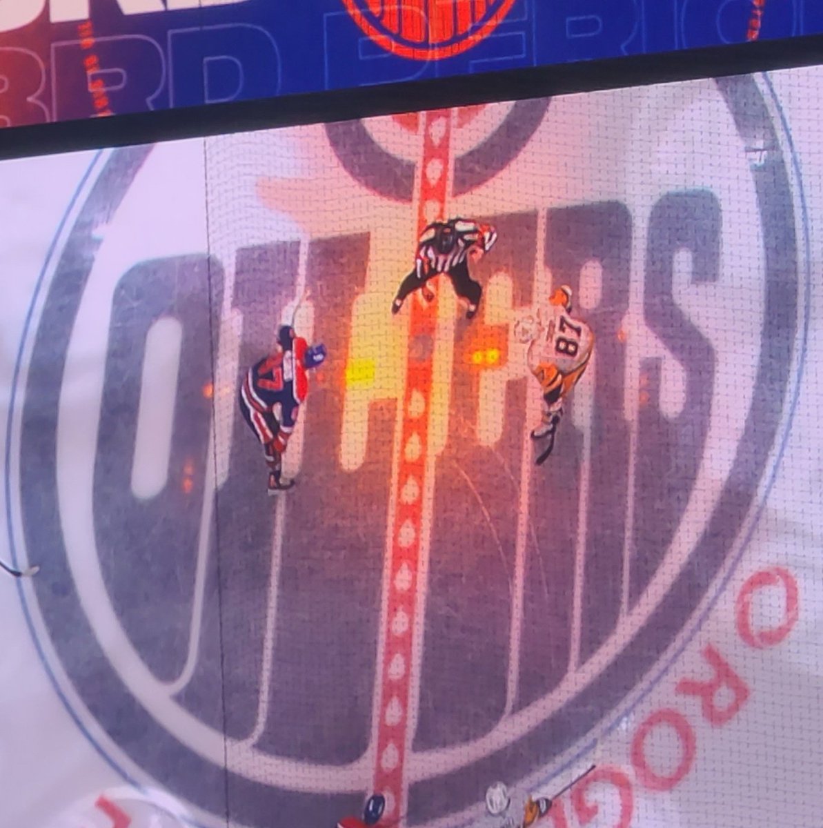 OILanatude's tweet image. #CaptainConnor vs. #CaptainCanada

@RogersPlace