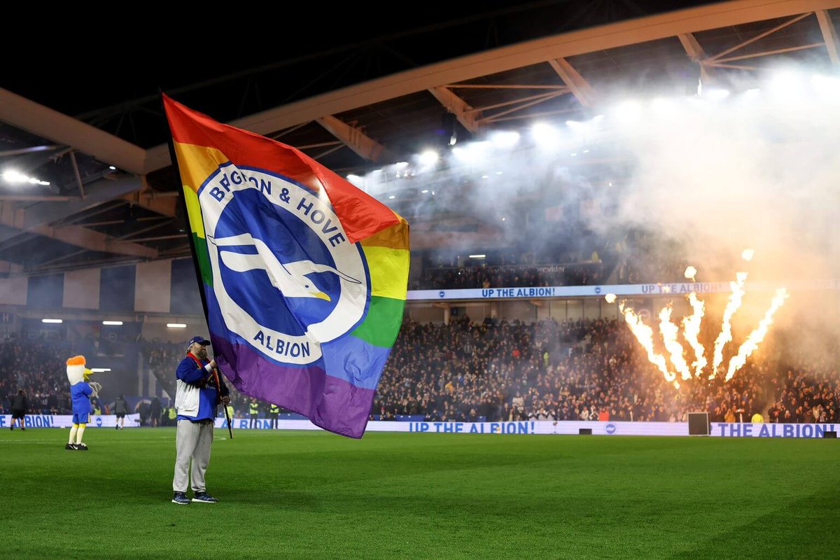 idextratime's tweet image. 🚨 NEW : Premier League akan meluncurkan kampanye baru LGBTQ+ bernama "With Pride" pada pekan pertandingan 6–13 Februari.

Kampanye baru ini akan lebih longgar, Premier League tidak lagi mewajibkan pemain memakai item pribadi seperti ban kapten, jersey pre-match, atau tali sepatu…