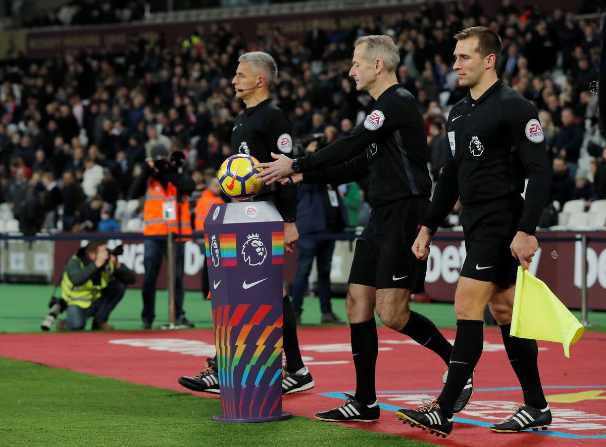 idextratime's tweet image. 🚨 NEW : Premier League akan meluncurkan kampanye baru LGBTQ+ bernama "With Pride" pada pekan pertandingan 6–13 Februari.

Kampanye baru ini akan lebih longgar, Premier League tidak lagi mewajibkan pemain memakai item pribadi seperti ban kapten, jersey pre-match, atau tali sepatu…