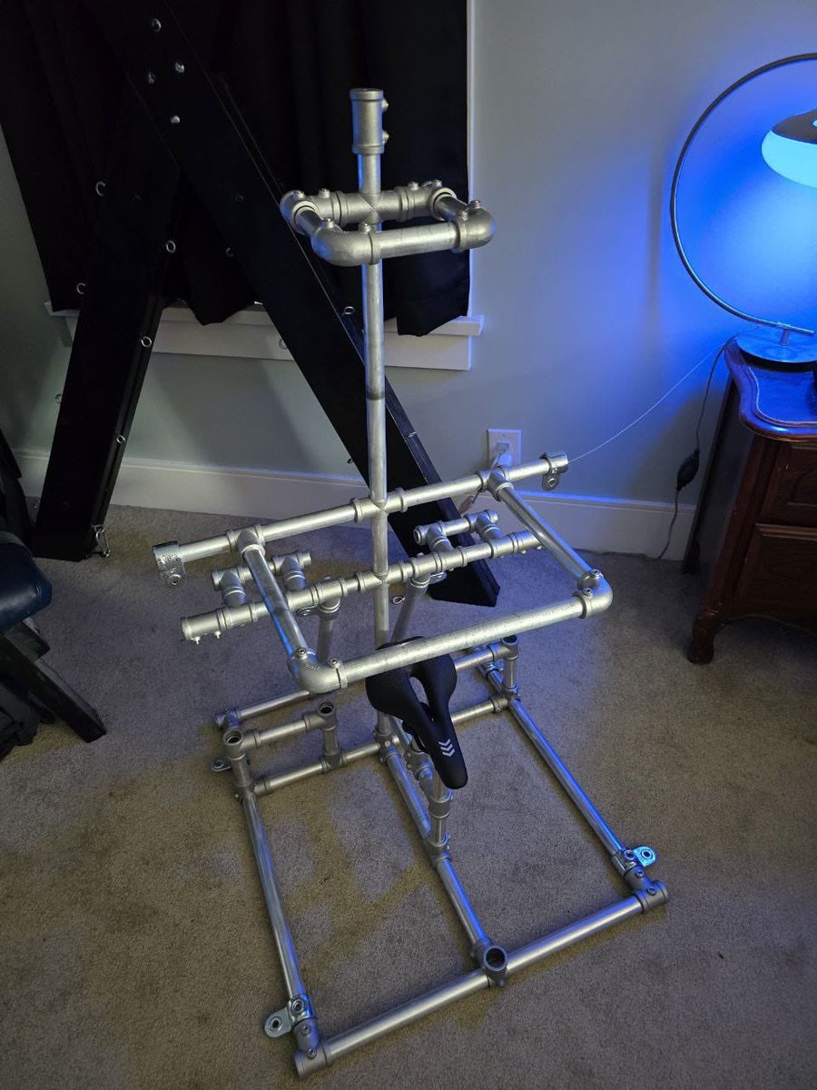 SeriousRubberBNDG tweet media