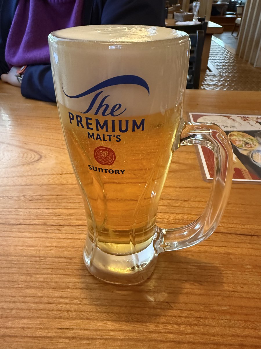 今日は近所の温泉に行ってきました。
ポカポカで温まる‼️
最近寒さで鬱っけが出ていたのが良くなって、有難い限りです。
お供は真珠取り出し体験で出たあこやのペンダント。
グレーっぽくていい照り艶。
思い入れがあるので、いつか金具を変えてやりたいのですよね。
シルバーならやり易いかな。