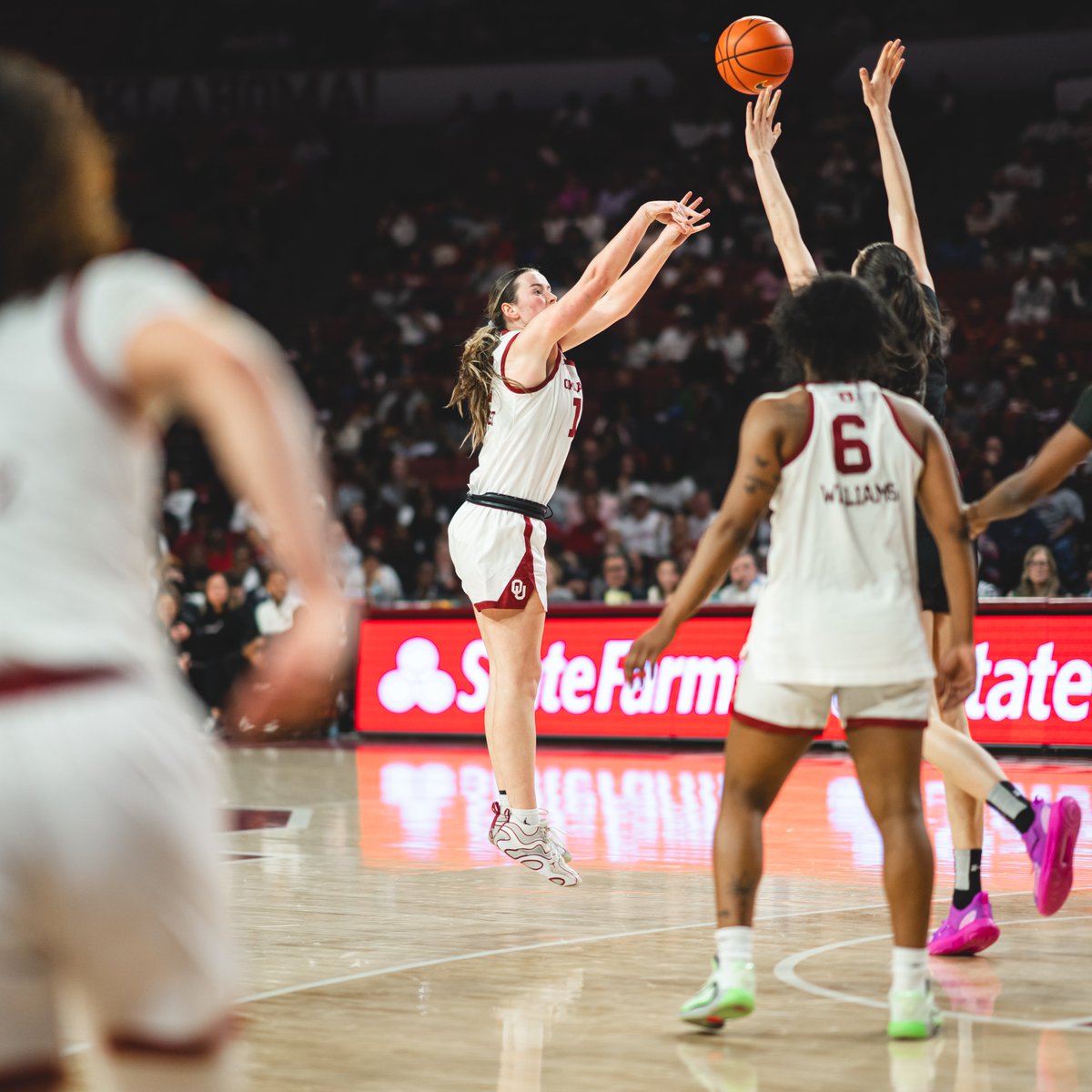 OU_WBBall's tweet image. The 5️⃣ Tonight 

@AALIYAH2CHAVEZ - 26pts, 8ast
@RaeganBeers - 18pts, 14reb
@payton_verhulst - 18pts, 4reb, 4ast
@sahara_w32 - 12 pts, 10reb, 5ast
@ZyaLiv - 11pts, 3reb, 3ast
