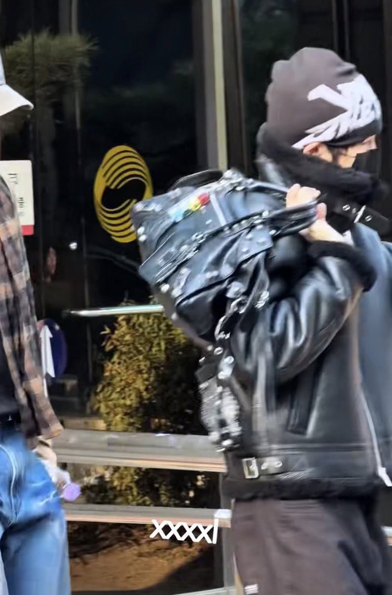 babyannyang's tweet image. บ้ายบายเป้ม่วง เงินเดือนออกแล้วก็ต้องถอยใบใหม่สักกะหน่อยนะ