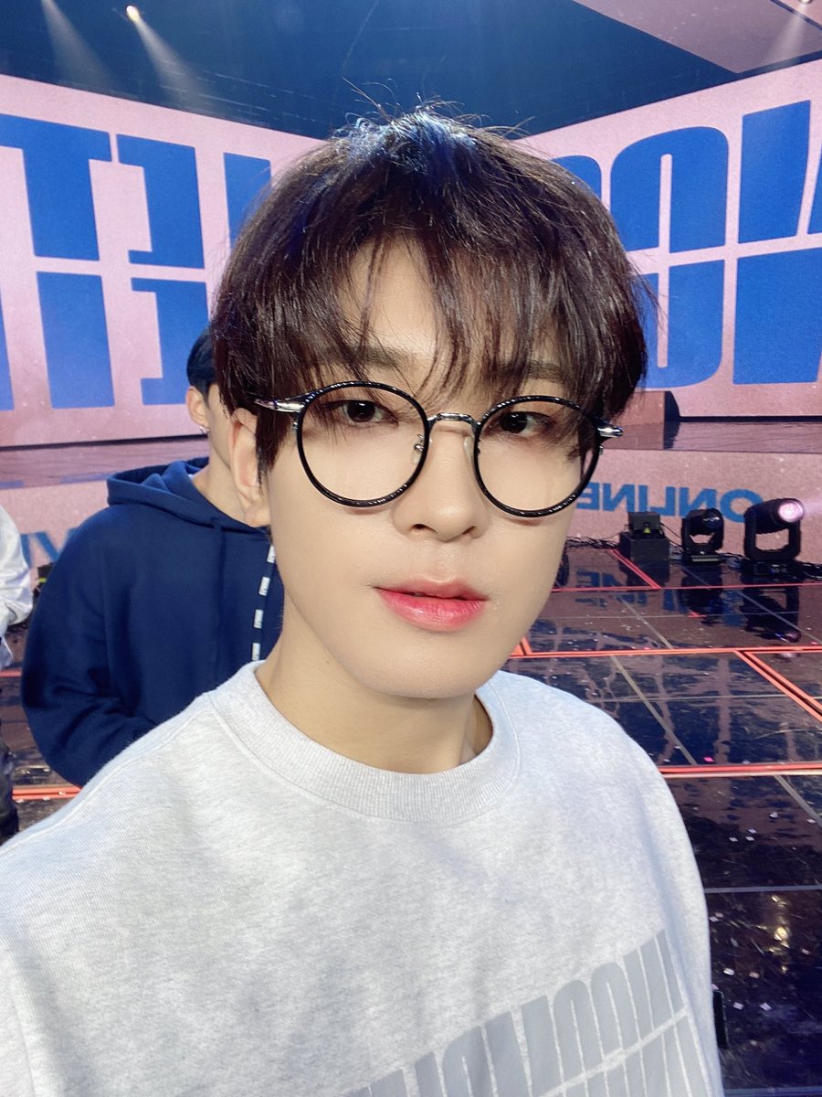 wonwooszone's tweet image. 210123 wonwoo 🌟 weverse post #원우 

🐈‍⬛ complete.