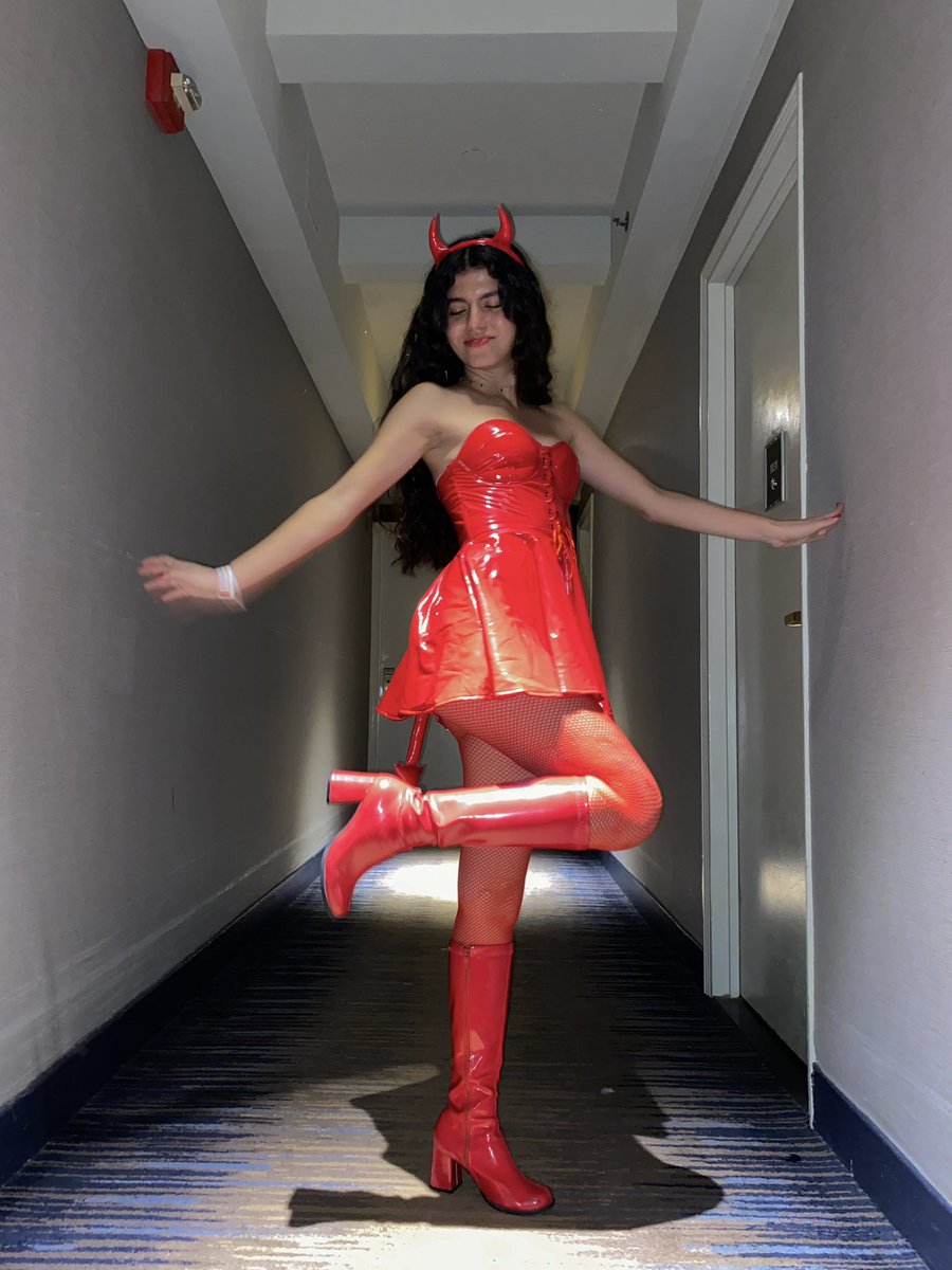 mccartneystyIes's tweet image. never in a million years did I think I would be able to get to experience another harryween at msg . my prayers have literally been answered