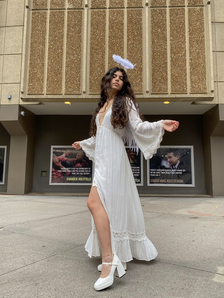 mccartneystyIes's tweet image. never in a million years did I think I would be able to get to experience another harryween at msg . my prayers have literally been answered