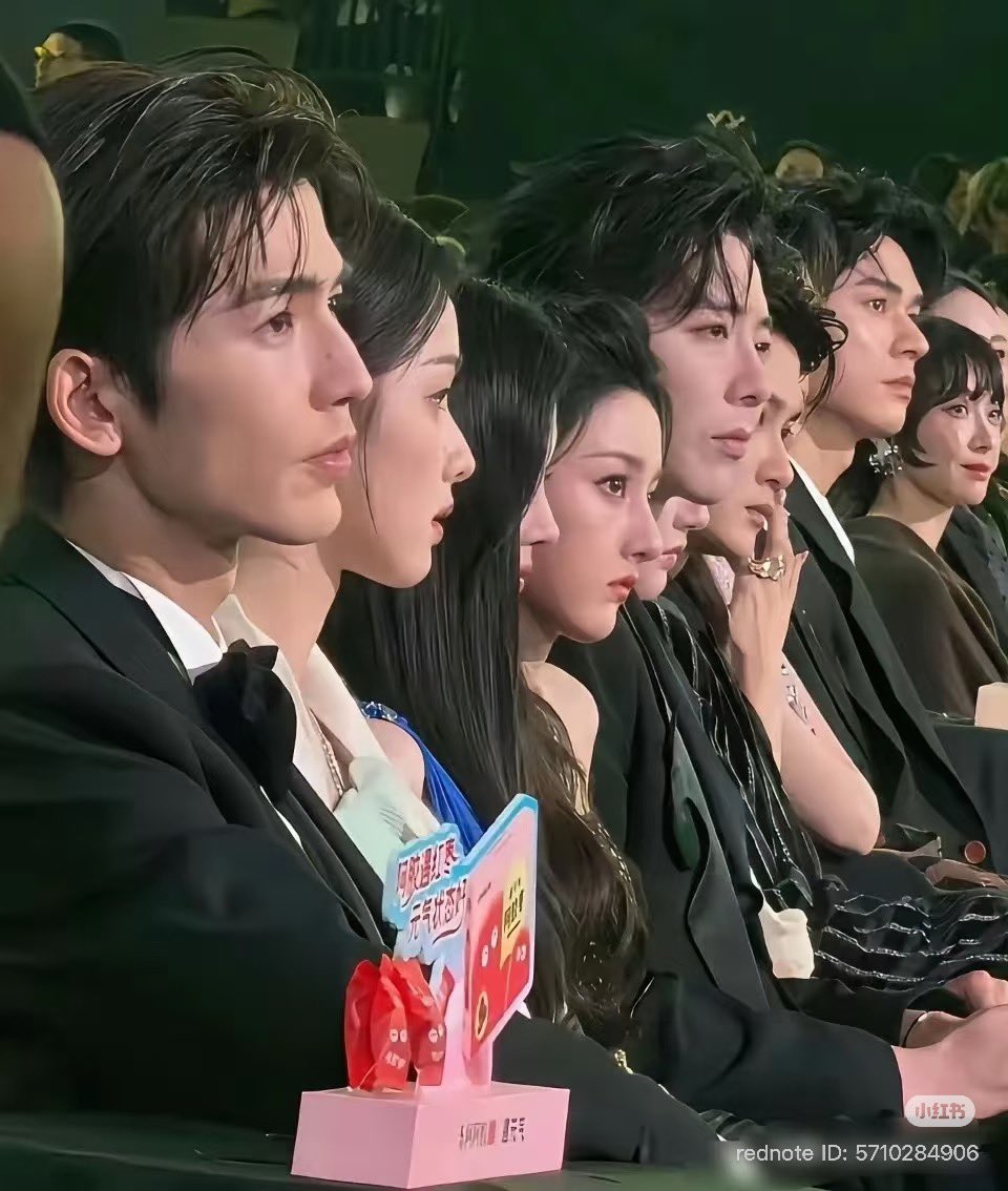 malatang99999's tweet image. side profile game strong ;