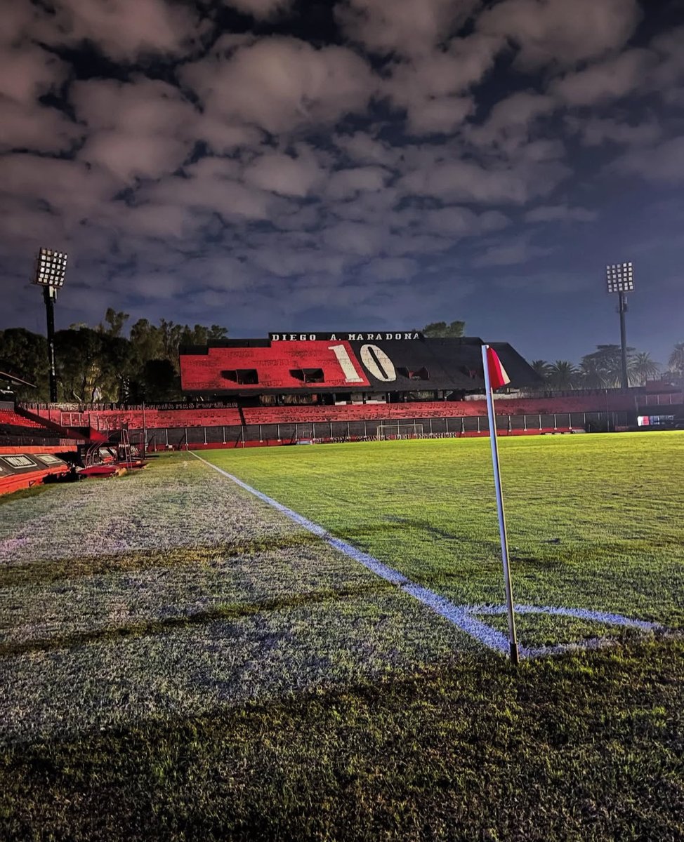 Arranca una nueva temporada. Un nuevo comienzo que renueva ilusiones y energías, porque queremos, y merecemos, que la institución vuelva a triunfar.

Siempre te vamos a acompañar, Newell’s de mi vida. Vamos una vez más. Vamos nosotros. Vamos la lepra.
