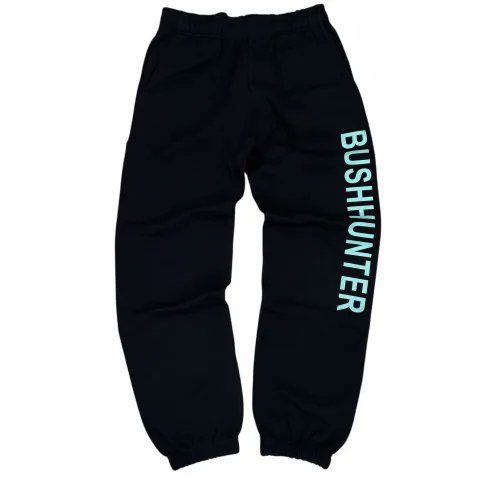 BHM_STORE's tweet photo. 🎊【本日発売】🎊

BUSHHUNTER SWEAT PANTS [black×mint blue]
https://t.co/fCQvVAzrsT

左ポケット下にBUSHHUNTERの文字がミントブルーで大きくプリントされた裏起毛のSWEAT PANTS。

size : M, L, XL

#BHM_STORE https://t.co/vtH09C3R1o