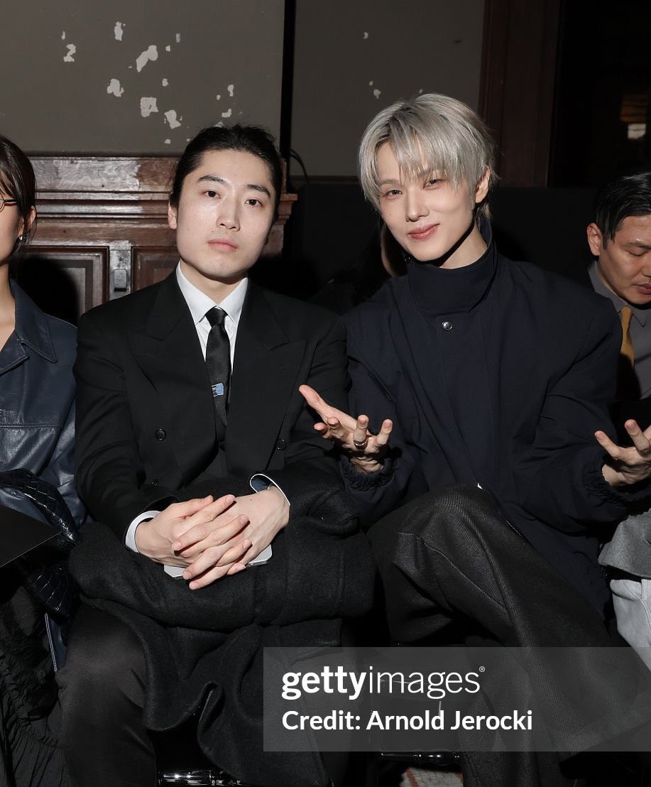 maboo2002's tweet image. และนี่คือคนที่เรากล่าวถึง บอกว่าเป็นเมเนใครจะเชื่อนั่งแอคไม่ทำงาน ปล่อยให้ซซถ่ายรูปสวยกว่ามันไปเยอะทั้งๆที่รูปควรลงอฟชให้แฟนคลับหวีดได้ เอาเถอะใครได้ไปฟชวกับอีนี่บอกทีว่าทำตัวแบบนี้ปกติหรือเป็นกับแค่เมนกู