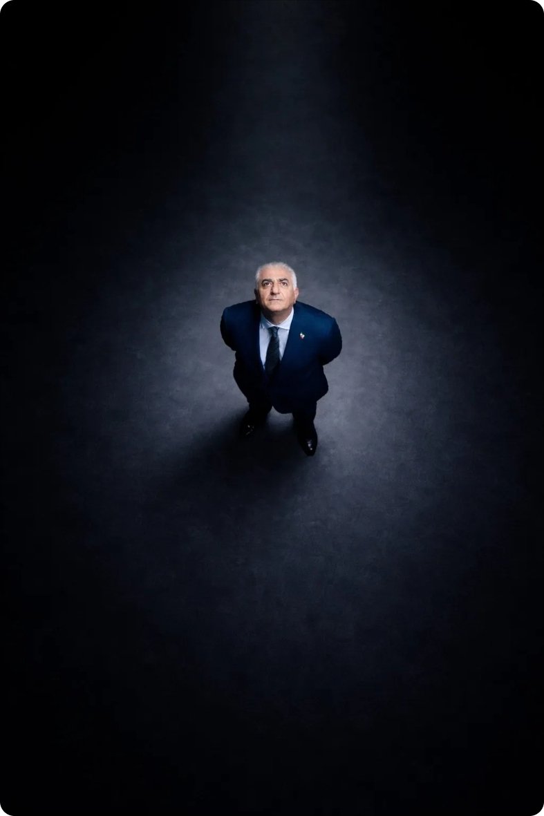 SinShinSam's tweet image. The name @PahlaviReza  is being chanted by Iranians inside and outside Iran. He is the leader of Iran’s revolution..#IranMassacre #IranRevolution2026 #R2Pforlran