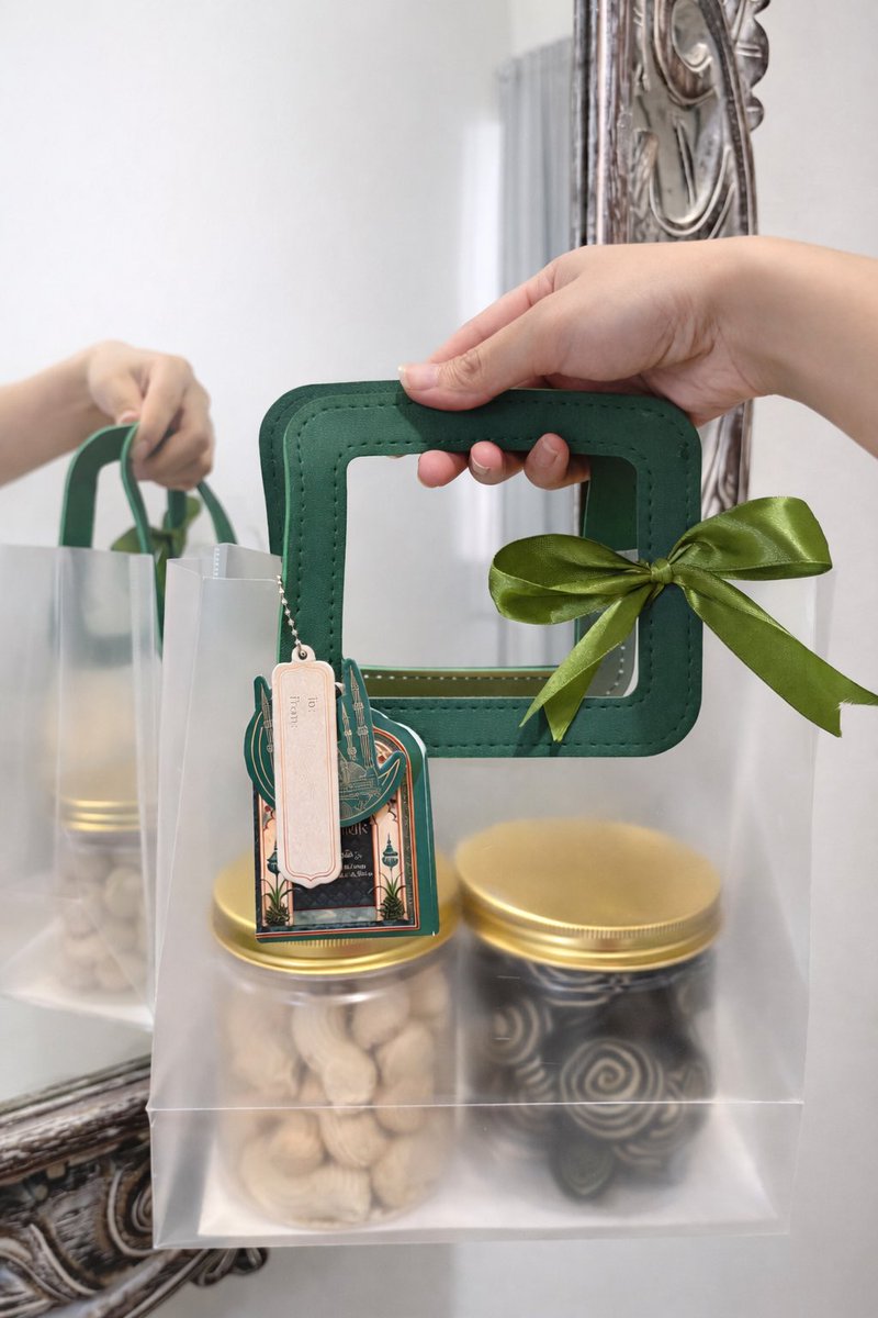 leyceea's tweet image. izin numpang promosi jualan temen yaa

hi, we’re opening PO hampers raya for besties, friends, and the people you love.

harga start from 19.000 aja! and everything is customizable. you can choose how many jars you want and pick your own variants.

PO terbatas yaa!
#zonajajan