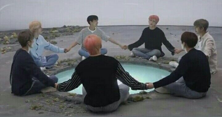 GabyGabyge's tweet photo. @BTSARMY_MXCO 🙏🏼porque todas podamos disfrutar el #BTS_WORLDTOUR, buena suerte !
#BTS_WORLDTOUR_MEXICOCITY 
#BTS_WORLDTOUR
#BTSinMexicoCity https://t.co/QOFTKOVdEN