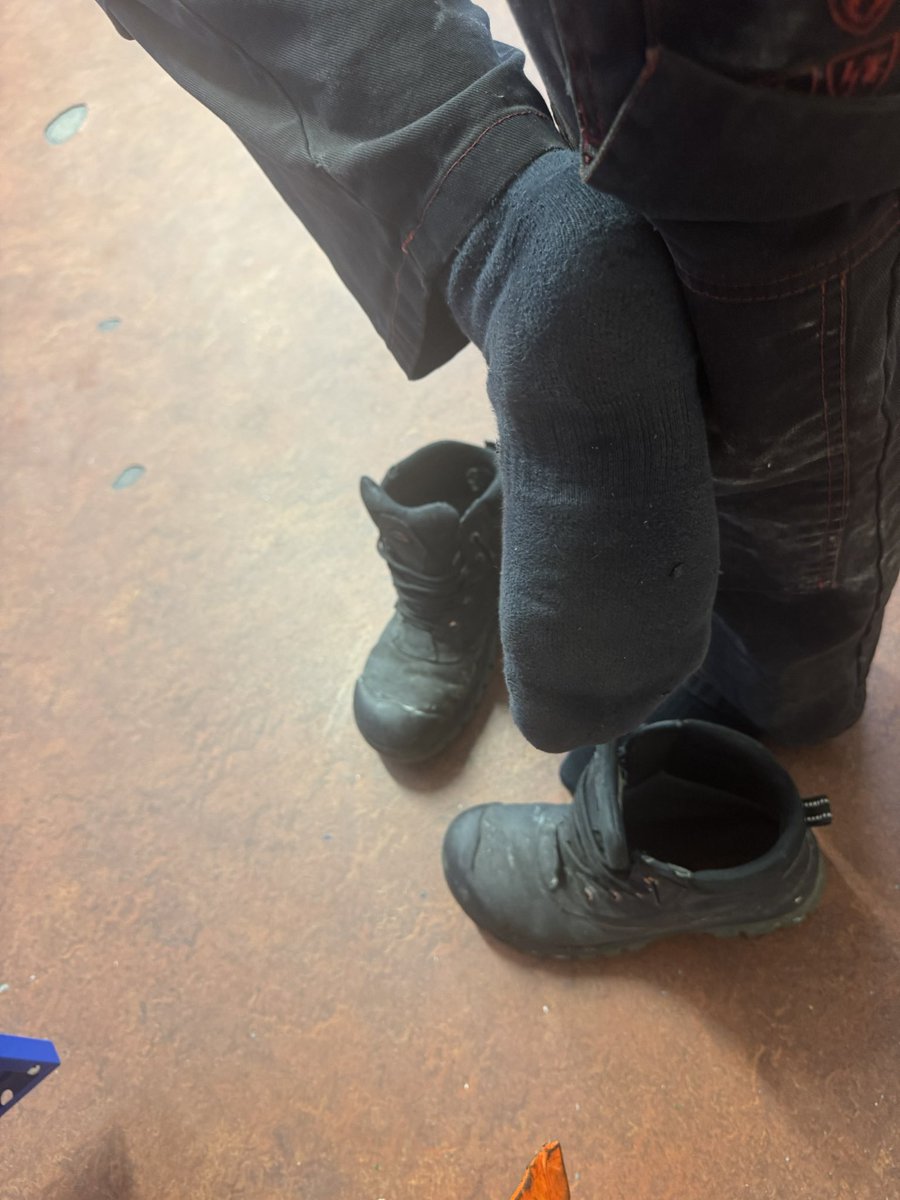 BradleyJ0101's tweet photo. Another hard days work done, feet are done in😫 https://t.co/DyUmQWp8a5