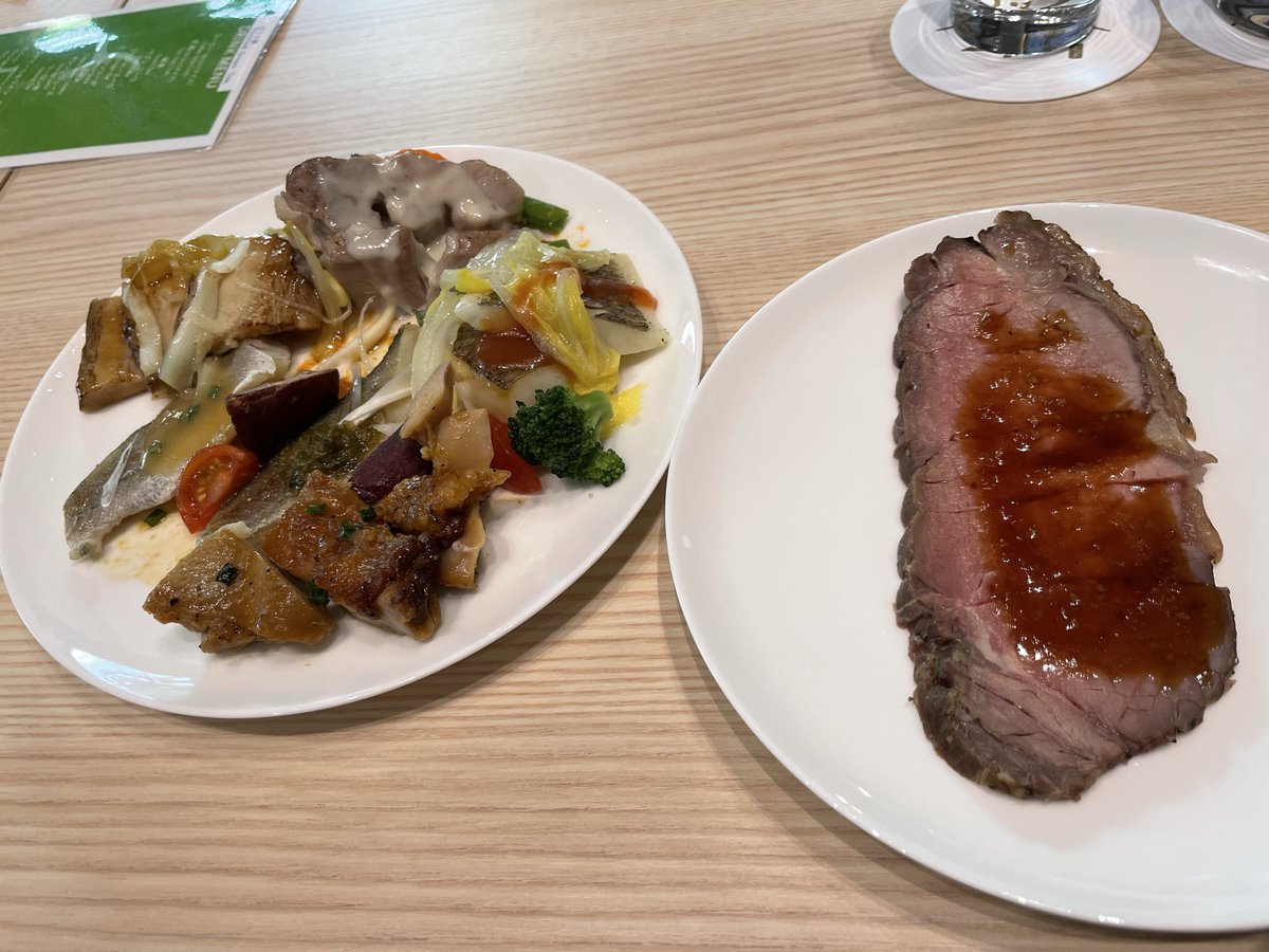 Rdot73's tweet image. ビュッフェに来てま〜す