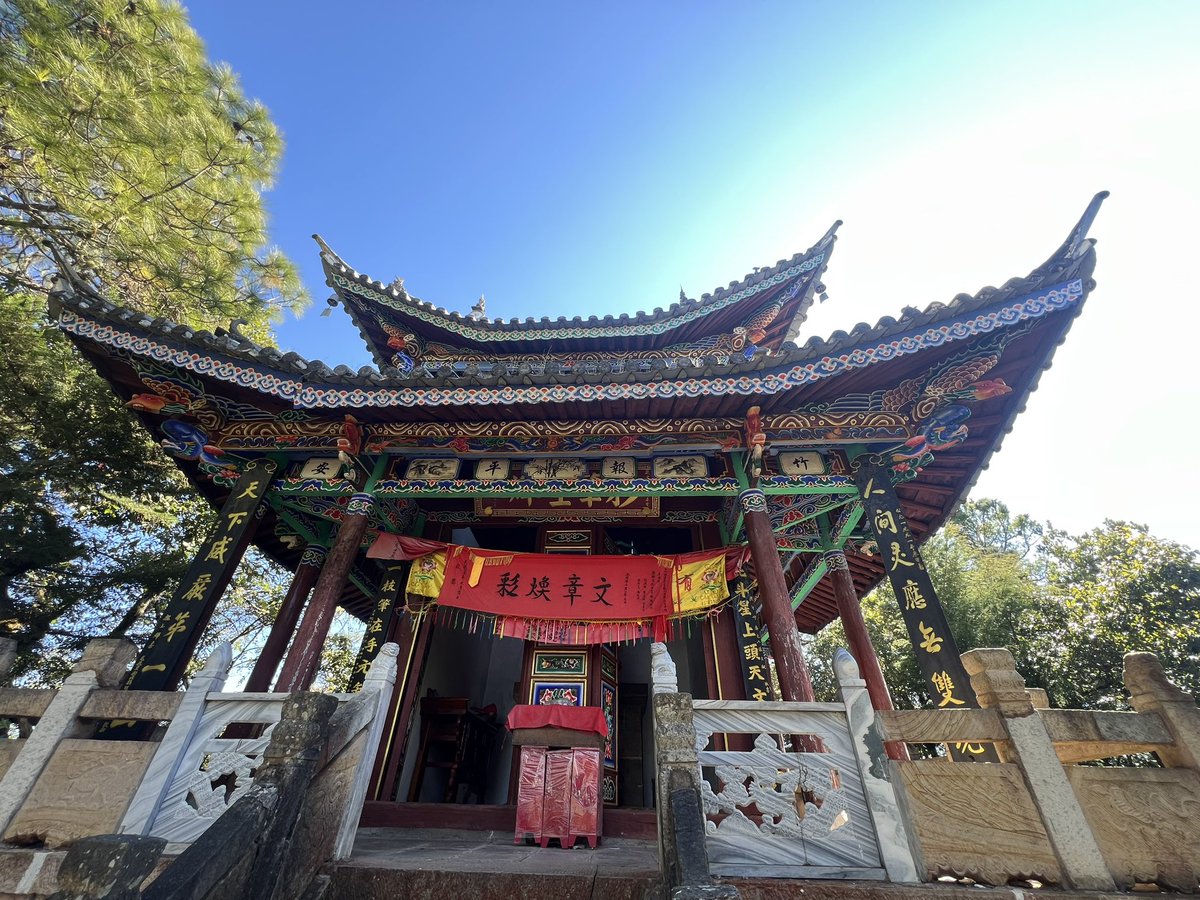 Mackqu's tweet image. 《不修行者，必死于币市》
Those Who Do Not Cultivate, Will Die in the Market

币圈不是赌场，
是屠宰场。
Crypto is not a casino.
It is a slaughterhouse.

这里不杀蠢人，
只杀不自省的人。
It does not kill the foolish.
It kills those who cannot reflect on themselves.

贪者，死于贪；…